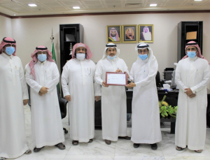 The University Vice Rector Receives The Undersecretary of The Deanship of Human Resources Dr. Majid Bin Nayef Al-Shaybani for obtaining a professional license (CIPD) in human resources